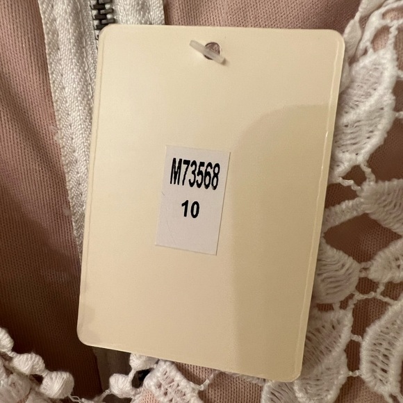 Dress- bridal or occasion - Picture 5 of 5